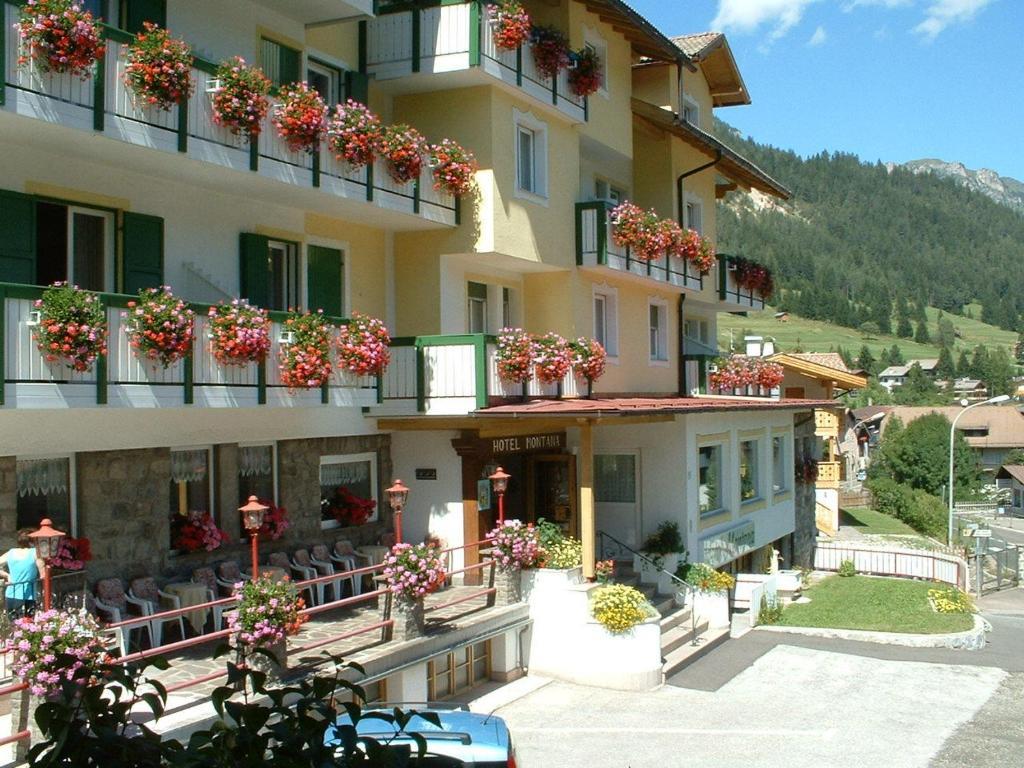 Hotel Montana Pozza di Fassa Exteriér fotografie