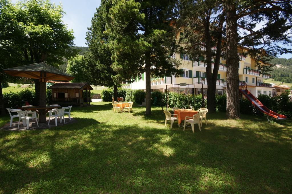 Hotel Montana Pozza di Fassa Exteriér fotografie